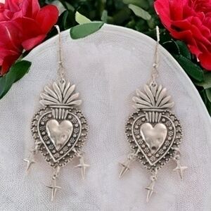 MODCLOTH ANTIQUED SILVER SACRED HEART EARRINGS